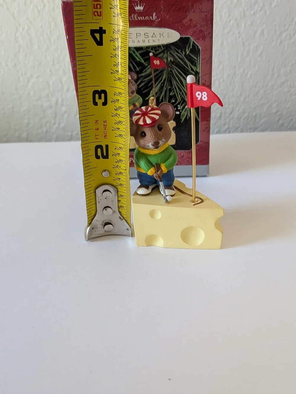 1998 Hallmark Keepsake Christmas Ornament Puttin' Around Mouse Golf